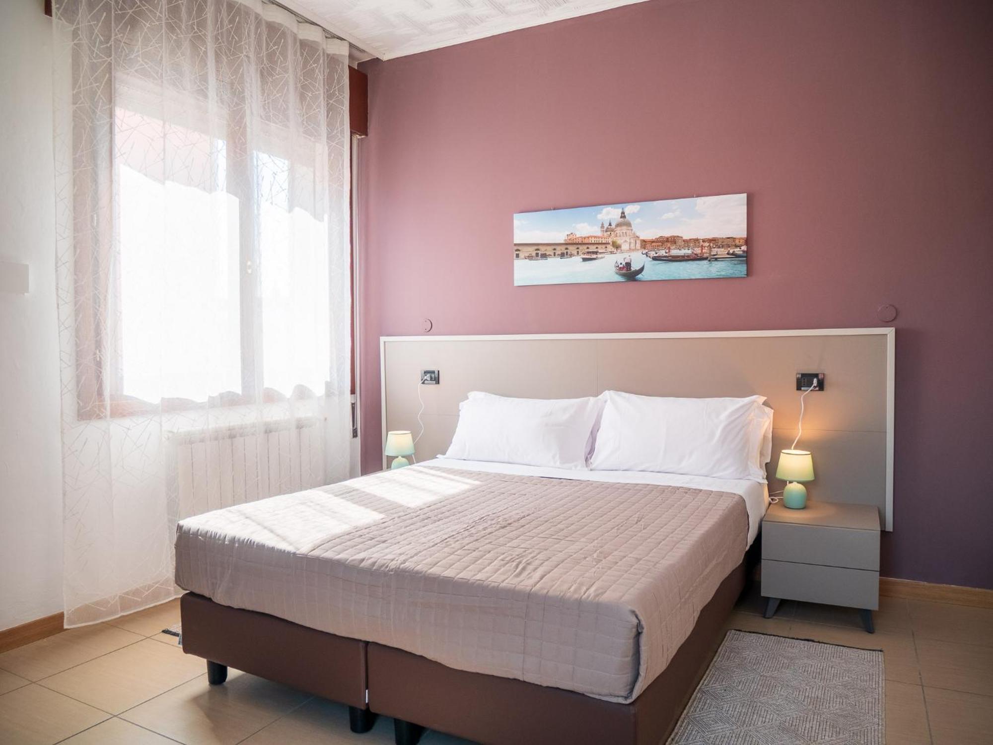 Rb Hotel *